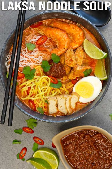 A quick and easy way to enjoy a bowl of delicious red curry laksa noodle soup. The spicy soup enriched with coconut milk is just so flavourful. #laksa #noodlesoup #curry #malaysianrecipe #redcurry #elmundoeats Curry Laksa Recipe Malaysia, Laksa Noodle Soup, Laksa Photography, Mee Curry, Laksa Singapore, Laksa Curry, Laksa Noodles, Chili Paste Recipe, Laksa Recipe