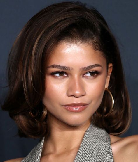 Zendaya Hair Short, Zendaya Short Hair, Hairstyles Zendaya, Zendaya Red Hair, Natural Hair Bob Cut, Latte Makeup, Zendaya Hair, Dry Natural Hair, Hairstyles Bob