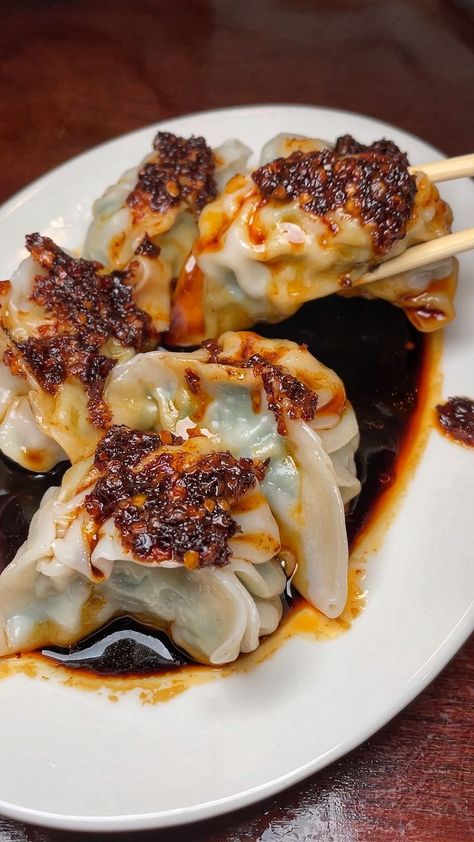 Dumpling Chili Oil, Dumplings With Chili Oil, Chilli Dumplings, Chili Oil Dumplings, Live Deliciously, Chinese Dumplings, Bento Recipes, Healthy Food Dishes, Pasta Dinner Recipes