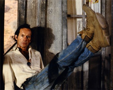 Lance Henriksen in Pumpkinhead as Ed Harley Pumpkinhead Movie, Lance Henriksen, Near Dark, Spooky Babe, Alien 1979, Character Collection, Pumpkin Head, Character Study, Great Films