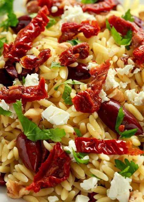 Sun Dried Tomato Orzo Salad, Orzo Sundried Tomato Salad, Orzo Sun Dried Tomato Salad Recipes, Orzo Pasta Salad Sun Dried Tomatoes, Sundried Tomato Recipes Healthy, Orzo Feta Recipes, Orzo With Sundried Tomatoes, Orzo Sundried Tomato, Orzo Sun Dried Tomato Recipes