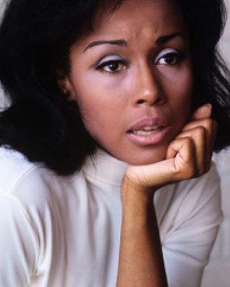 Diahann Carroll on Instagram: “📸 #DiahannCarroll photographed by Mario Casilli, circa 1966.” Dianne Carroll, Dominique Deveraux, 1960's Hairstyles, 1960's Makeup, Diahann Carroll, Fashion Decades, Jane Russell, Swinging Sixties, Vintage Black Glamour