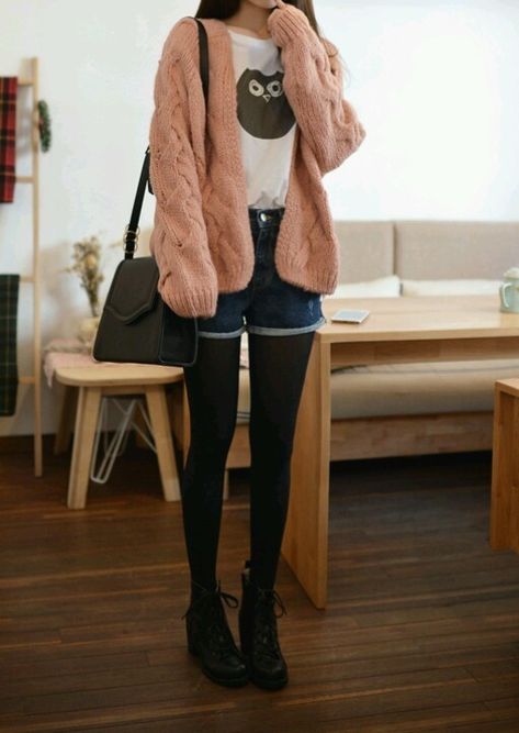 Peplum Tops, Ulzzang Fashion, Heidi Klum, Band Shirts, Shorts With Tights, Short En Jean, Korean Outfits, Black Tights, Mode Inspiration