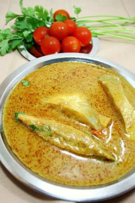 GMF3 Mangalorean Vegetarian Recipes, Indian Seafood, Pomfret Fish, Goan Food, Fish Curry Recipe, Goan Recipes, Fried Fish Recipes, Kerala Food, Indian Chicken