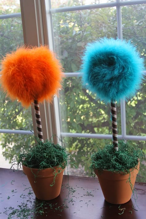 The Real Housewife of Tazewell County: DIY Truffula Trees or Truffula Flowers (Dr. Suess' The Lorax) Diy Truffula Trees, Truffula Trees, Easy Diy Room Decor, Seuss Party, Diy Simple, The Lorax, Room Decor Ideas, Diy Room, Cute Crafts