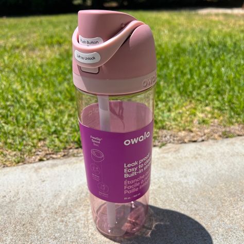 Brand New Owala Freesip Pink Tritan 25oz Canada Exclusive - Not Sold In Usa Color Is Millennial Pink (Rare) Usa Seller - Quick Ship, Will Ship Out Next Business Day! Aesthetic Owala Water Bottle, Awala Pink Water Bottle, Owala Water Bottle, Owala Water Bottle Strawberry Milk, Pastel Owala Water Bottle, Cute Owala Water Bottle Colors, Clear Water Bottle, School Water Bottles, Painting Glass Jars