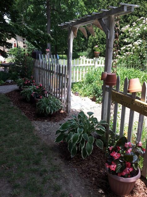 Love my picket fence garden Picket Fence Garden, Garden Gates And Fencing, Fence Garden, Garden Arbor, Garden Area, White Picket Fence, Garden Yard Ideas, Outdoor Decor Backyard, Plants And Flowers