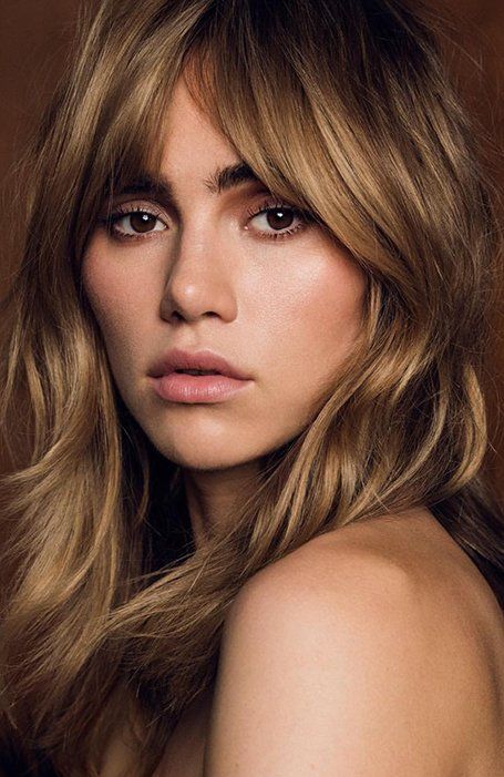 Dark Blond Curtain Bangs, Short Curtain Bangs Medium Hair Blonde, Suki Waterhouse Hair Color, Suki Waterhouse Blonde, Suki Waterhouse Hair Shag, Suki Waterhouse Fringe, Dark Blonde Fringe, Suki Waterhouse Hair Bangs, Dark Blonde Hair Curtain Bangs