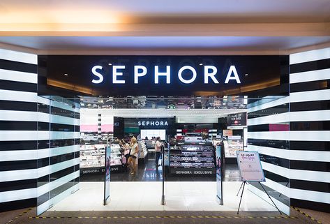 The design of all of the Sephora stores are the same and have an attractive aesthetic that draws people into the store. Wisdom Teeth Funny, Sephora Store, Sephora Gift Card, Oral Surgeon, Mall Stores, Retail Concepts, Retail Interior, Beauty Inside, Kat Von D