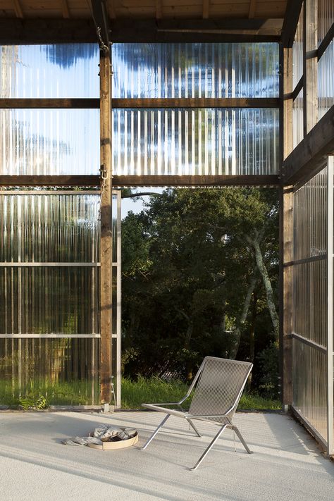 Gallery of Une maison pour surfer / Java Architecture - 17 Deck Greenhouse, Pool Greenhouse, Java Architecture, Bungalow On The Beach, Weekend House, Wood Cladding, Garden Studio, Construction Process, Glass House