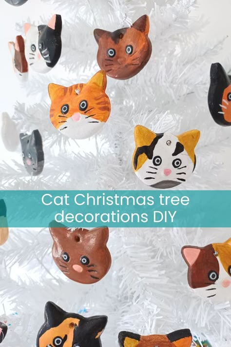 Cat Themed Crafts, Crafts Pom Poms, Entry Inspiration, Decorative Food, Tree Decorations Diy, Cats Diy Projects, Cat Christmas Tree, Salt Dough Ornaments, Dough Ornaments