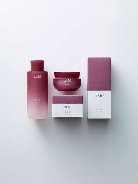 Skincare Branding, Cosmetic Packaging Design, Food Branding, Skin Care Packaging, Skincare Packaging, Cosmetic Design, Korean Cosmetics, Skin Care Brands, Beauty Packaging