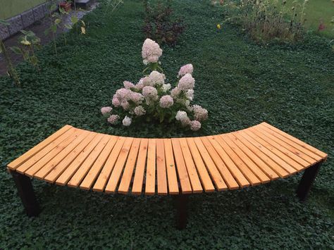 Bench Sitting Area Outside, Firepit Seating, Slatted Bench, Bench Garden, Wood Bench Outdoor, Garden Bench Diy, Curved Bench, Sensory Garden, Backyard Fire