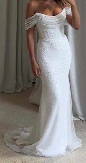 Mermaid Style Lace Wedding Dress, Courthouse Wedding Dress Curvy, Cap Sleeve Mermaid Wedding Dress, Satin Bodycon Wedding Dress, Simple White Wedding Dress Classy, Midsize Wedding Dress Mermaid, Bridal Shower Bride Dress, Wedding Dresses For Body Types, Figure Hugging Wedding Dress