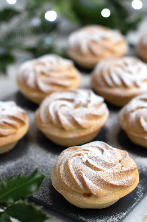 Mince Pie Pastry, English Dessert Recipes, Christmas Cookie Board, Mincemeat Recipe, Fruit Mince Pies, Viennese Whirls, Snow White Cottage, Mince Pie Recipe, British Bake Off Recipes