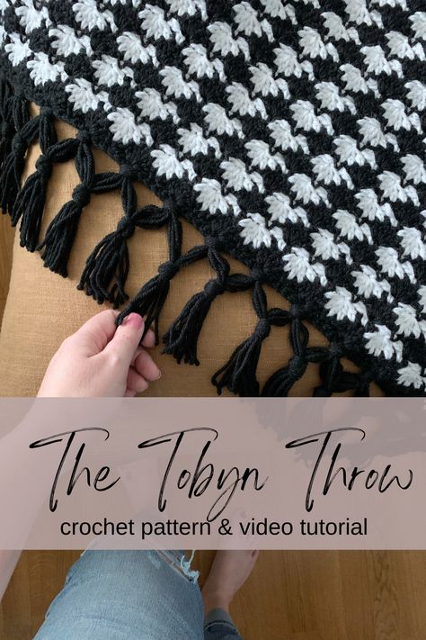 Stunning black and white crochet blanket with fringe Chunky Yarn Crochet Pattern, Black And White Crochet, Stitch Games, Chunky Crochet Blanket Pattern, Baby Afghan Crochet Patterns, Crochet Throw Pattern, Chunky Crochet Blanket, Crochet Blanket Designs, Easy Crochet Baby