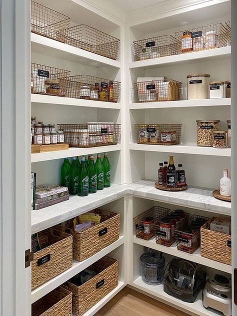 13 Walk-in Corner Pantry Ideas for Small Kitchens - GoTinySpace Small Corner Pantry, Corner Pantry Organization, Small Pantry Closet, Corner Pantry Ideas, Small Walk In Pantry, Walk In Pantry Ideas, Ideas For Small Kitchens, Pantry Closet Design, Small Pantry Organization