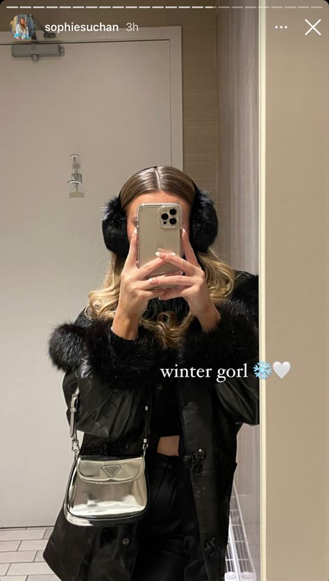 Winter Headphones, Cold Outfit, Simple Casual Outfits, Winter Girl, Winter Outfits Cold, Winter Girls, Outfit Combinations, Outfit Goals, Winter Outfits Women