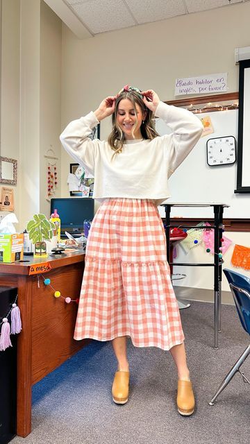 Spring Summer Teacher Outfits, Student Teaching Outfits Plus Size, Boho Teacher Aesthetic, Pre K Teacher Outfits Casual, Teacher Attire Elementary, Parent Teacher Night Outfit, Trendy Teacher Outfits Spring, Teacher Outfits Elementary Dresses, Teacher Mismatch Day Outfit