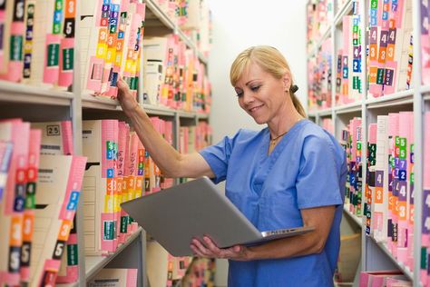 Medical records and health information technicians collect information on the medical records of a service and check its consistency and completeness Human Services Degree, Nurse Job, Cpc Exam, Highest Paying Jobs, Personal Statement Examples, Health Information Management, Healthcare Infographics, Business Administration Degree, Nurse Scrubs