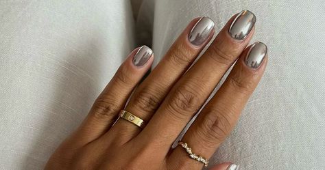 Short Chrome French Tip Nails, French Manicure Short Nails, Chrome Nail Colors, Nail Colors And Designs, Chrome Manicure, Chrome French, Chrome Nail Polish, Manicure Inspiration, Chrome Nail