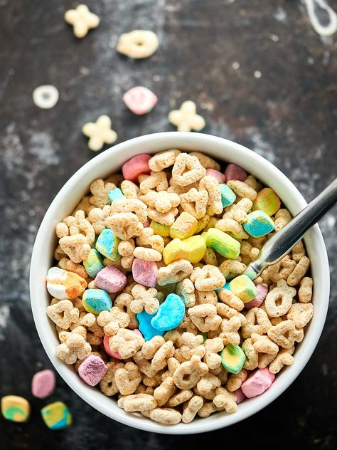 Lucky Charms Marshmallow Treats Recipe - 4 Ingredients! Marshmallow Treats Recipe, Picture Food, Rice Crispy Treats Recipe, Cereal Breakfast, Random Vibes, Creative Shoots, Lucky Charms Marshmallows, Lucky Charms Cereal, Breakfast Photography