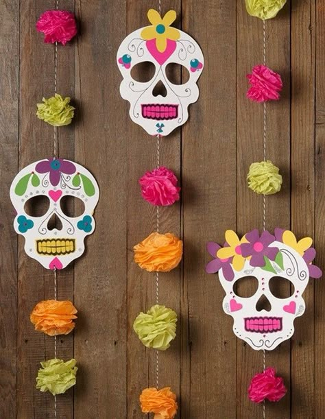 Dia de los Muertos Girnardas (8) Diy Halloween Garland, Dia De Los Muertos Party Ideas, Skull Decorations, Day Of The Dead Diy, Dia De Los Muertos Decorations Ideas, Den Mrtvých, Day Of The Dead Party, Halloween Fest, Day Of Dead