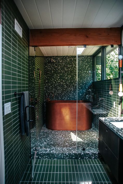 A Midcentury Modern Home in Los Angeles Returns to Its Roots | Architectural Digest Midcentury Modern Renovations, Midcentury Bathroom Design, Bathtub Screen, Modern Ranch Style Homes, Stone Tile Bathroom, Burled Wood Coffee Table, Mid Century Modern Bathroom, Mid Century Ranch, Glazed Brick