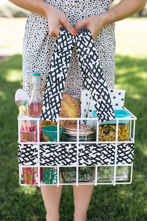 Picnic Basket Diy, Picnic Diy, Ideas For Picnic, Summer Boredom, Baskets Diy, Arts And Crafts Activities, Birthday Picnic, Diy Sneakers, Basket Diy