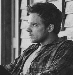 max thieriot GIF Dylan Bates Motel, Freddie Highmore Bates Motel, Dylan Massett, Max Theriot, Sleepy Hollow Tv Series, Imagines Tumblr, Max Thieriot, Freddie Highmore, Bates Motel