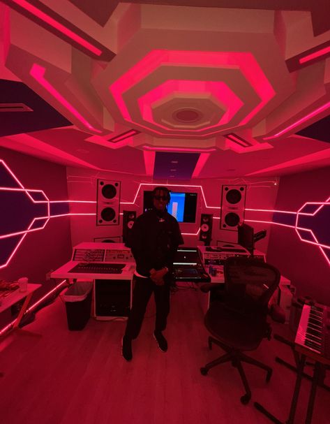 Futuristic Recording Studio, Music Studio Room Luxury, Music Studio Room Design, Rap Cartoon, Music Studio Room Aesthetic, Music Studio Lighting, Modern Music Studio, Recording Studio Aesthetic, Music Studio Aesthetic