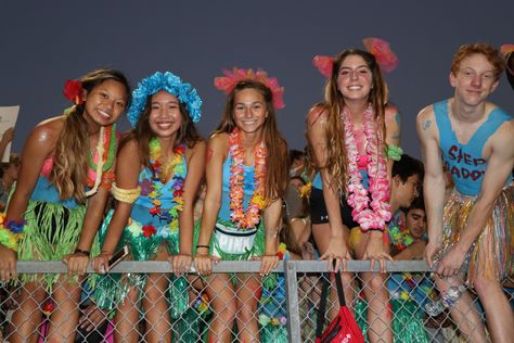 Neon Outfits For Football Games, Surfer Outfit Spirit Week, Outfits For Football Games, Cute Neon Outfits, Hawaiian Themed Outfits, Football Game Outfits, Football Season Outfits, Football Game Outfit Highschool, Surfer Outfit