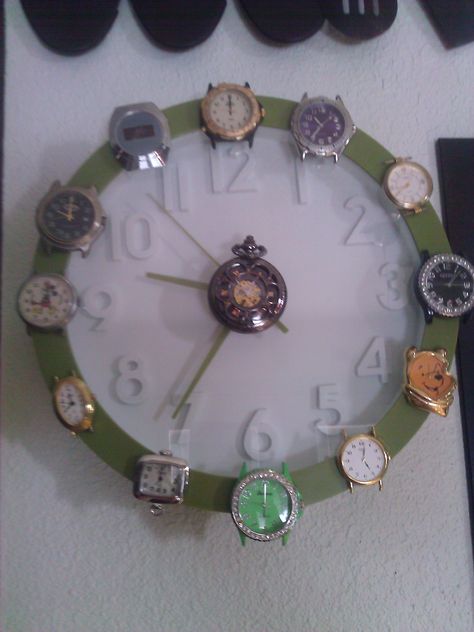 clock project i made of old wrist watches Watch Crafts Ideas, Watch Craft, Clock Project, Clock Craft, Old Jewelry Crafts, Costume Jewelry Crafts, Watch Diy, Vintage Jewelry Ideas, Vintage Jewelry Repurposed