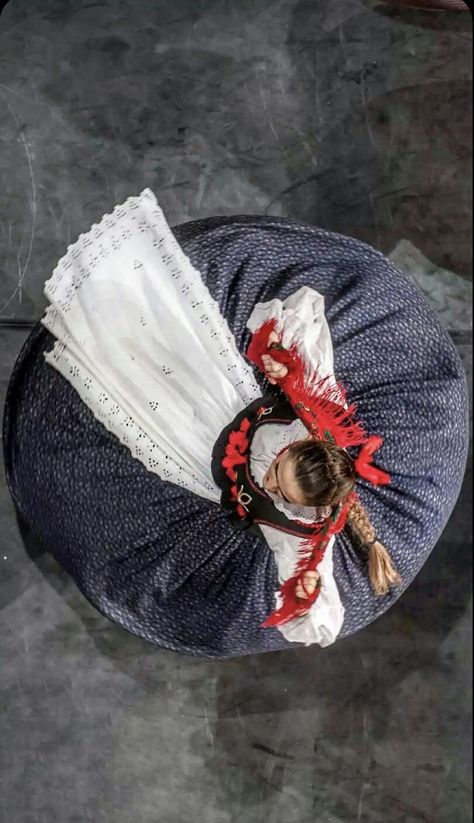 Polish Traditional Costume, Crystal Mountain, Slavic Folklore, Polish Folk, Europe Aesthetic, World Dance, Folk Clothing, Dancing Aesthetic, Costume Drama