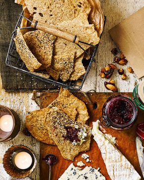 Snacks Crackers, Rye Crackers, Scandinavian Recipes, Cracker Recipe, Savoury Crackers, Picnic Recipes, Help The Planet, Healthy Appetizer, Flat Breads