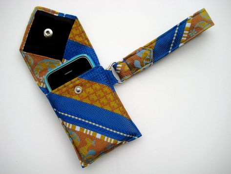 Wristlet Tutorial, Necktie Crafts, Tie Ideas, Old Ties, Crochet Phone Cases, Tie Quilt, Tie Crafts, Sew Ins, Cell Phone Case