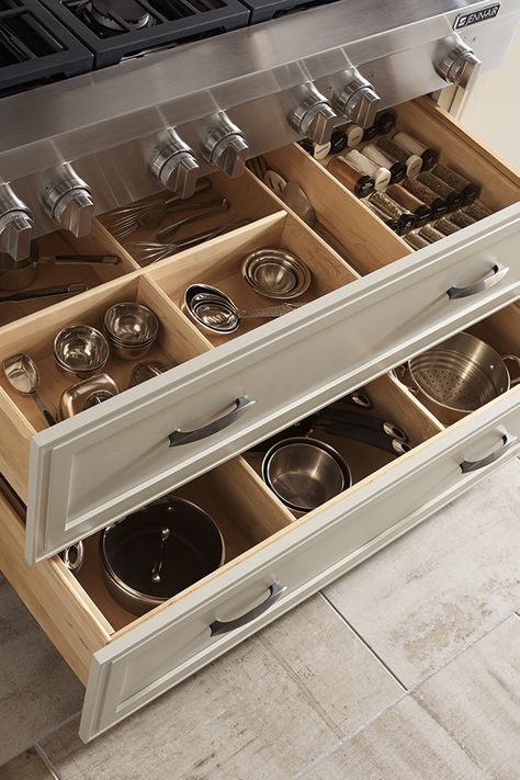 Model Dapur, Kitchen Drawer Organization, Diy Kitchen Storage, Classic Kitchen, Drawer Design, Kitchen Cabinet Organization, Kitchen Drawers, Trendy Kitchen, Kitchen Cabinet Design