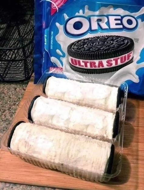 Oreo Funny, Cursed Food, Weird Oreo Flavors, Weird Snacks, Oreo Flavors, Date Night Recipes, Food Memes, Weird Food, Fake Food