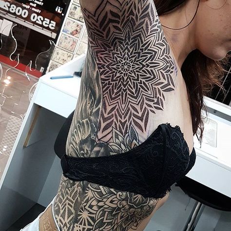 Armpit mandala for Amanda.. sat like a champ @inkjecta @metrixneedles @parlour.tattoo @gbh.tattoo #mandala #dotwork #linework #geometrictattoo Armpit Tattoo, Small Phoenix Tattoos, Maching Tattoos, Tattoo Mandala, Blackout Tattoo, Tattoo Zeichnungen, Muster Tattoos, Tattoo Now, Body Suit Tattoo