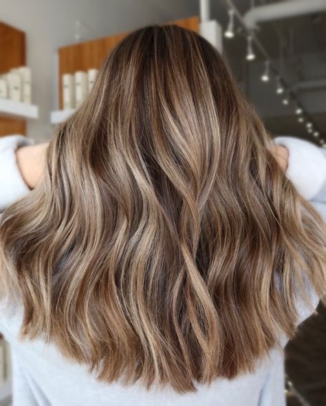 Level 6 Hair Color With Highlights Natural, Brunette And Blonde Highlights, Foils Brown Hair, Foils For Brown Hair, Light Brown Foils, Brown Hair Dark Blonde Highlights, Dark Blonde With Balayage, Balayage Hair Light Brunette, Light Brown Hair With Light Highlights