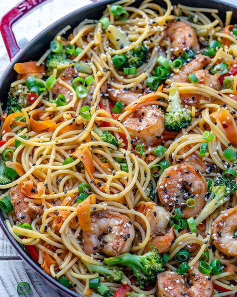 Easy Shrimp Stir Fry, Tai Food, Pescatarian Dishes, Healthy Noodle Recipes, Noodles Asian, Stir Fry Noodles Recipe, Chinese Meals, Prawn Stir Fry, Stir Fry Shrimp Recipes