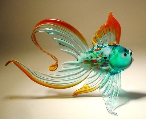 Glass Art Techniques, Painted Glass Art, Art Of Glass, Fish Sculpture, White Fish, Blown Glass Art, Crystal Figurines, Glass Fish, Glass Artwork