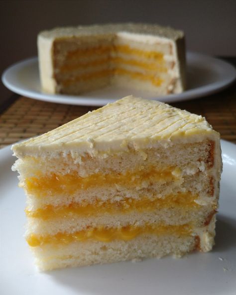 Mango cake Recipe | flours and frostings Mango Cake Filling Recipes, Mango Dream Cake, Mango Cake Filling, Mango Filling For Cake, Mango Treats, Light Vanilla Cake, Mango Cakes, Mango Filling, Mango Cake Recipe