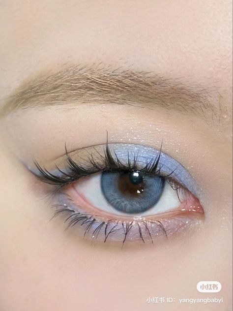 Blue Eyeshadow Hooded Eyes, Soft Blue Makeup, Baby Blue Makeup Looks, Baby Blue Makeup, Makeup Hacks Videos, Ball Makeup, Blue Makeup Looks, Light Makeup Looks, Prom Makeup Looks