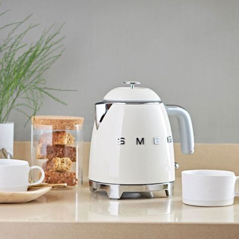 Mini Kettle, Smeg Kettle, Retro Kitchen Appliances, Retro Toaster, Kettle And Toaster Set, Strawberry Blonde Hair Color, Kettle And Toaster, 50's Style, Retro Kitchen Decor