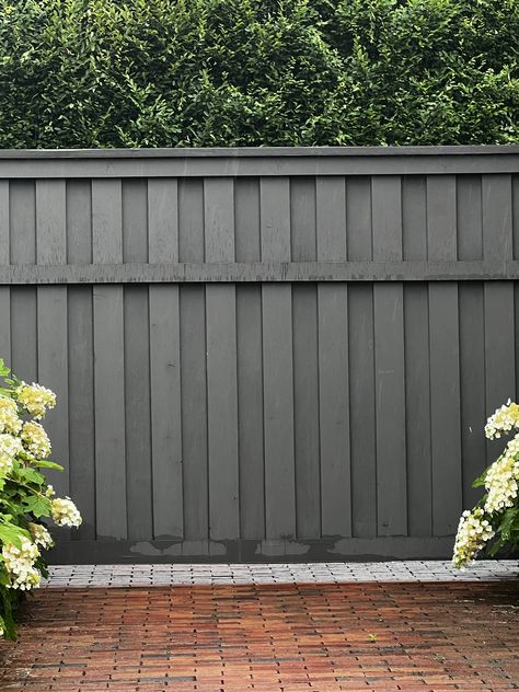 Gray Fence Ideas, Wood Fence Paint Colors, Grey Stained Fence, White Fence Backyard, Brick And Wood Fence, Gray Fence, White Paint House, Fence Colors, Garden Fence Paint