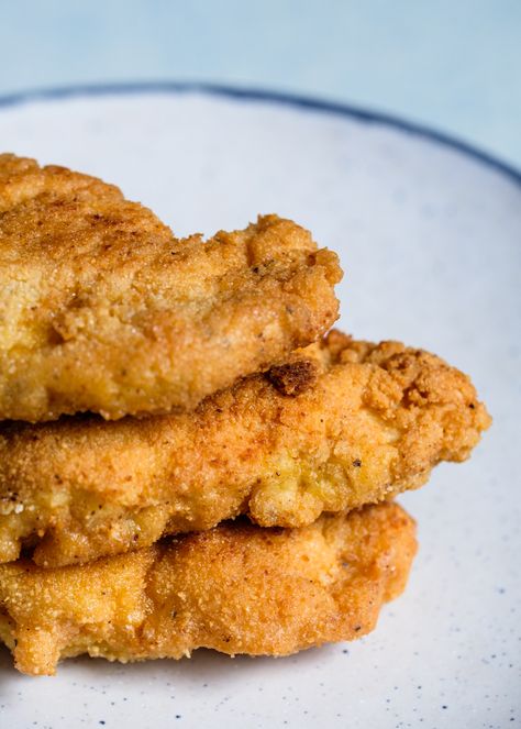 If you ask me what the food I ate the most growing up, and really what I eat the most when I go home to my parents, the answer has to be chicken schnitzel. That’s how we call it in Romania, I guess here in the US is mostly known as breaded chicken. Today I felt the need to recreate my mom’s famous schnitzel, but in a grain free, lectin free version. My mom’s go to meal for hungry kids Making schnitzels is something my mom does almost every day, or at least few times a week. I’m not sure why but Gundry Recipes, Lectin Free Foods, Schnitzel Recipe, Lectin Free Diet, Dr Gundry, Autoimmune Recipes, Schnitzel Recipes, Keto Fried Chicken, Autoimmune Diet