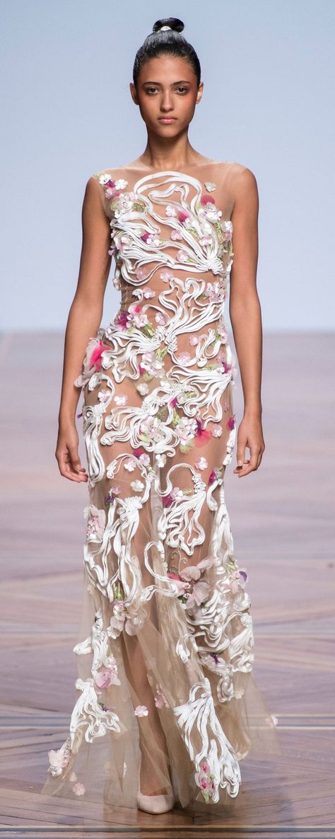 Valentin Yudashkin Spring-summer 2019 - Ready-to-Wear - Valentin Yudashkin, Milan Fashion Weeks, Lovely Clothes, Beautiful Gowns, Couture Fashion, Runway Fashion, Evening Gowns, Long Dress, Timeless Fashion