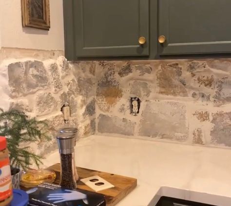 How To Install Stone Backsplash Natural Stone Backsplash Kitchen, Stone Veneer Backsplash, Diy Stone Backsplash, River Rock Backsplash, Rock Backsplash, How To Clean Stone, Natural Stone Backsplash, Stone Tile Backsplash, Stone Backsplash Kitchen