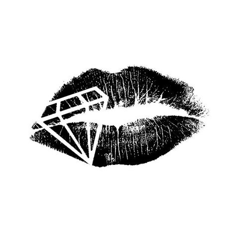 Diamond Lips, Tato Mandala, Diamond Tattoo Designs, Lips Design, Diamond Tattoos, Geniale Tattoos, Tatuaje A Color, Crown Tattoo, Lip Tattoos